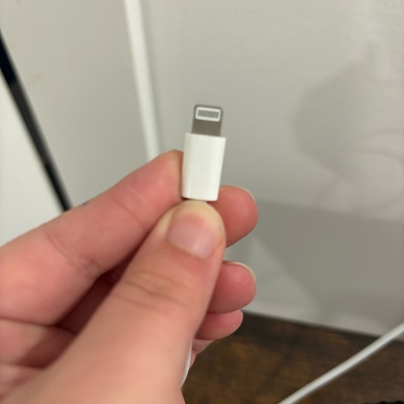 14 old iPhone chargers - Picture 2 of 3